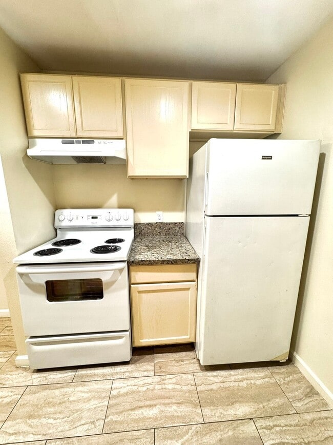 Building Photo - 717 Richcrest Dr