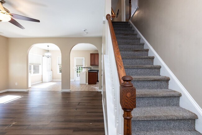 Building Photo - Beautiful 3-Bedroom Single Family Home wit...