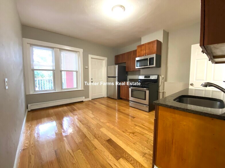 Building Photo - 270 Bowdoin St