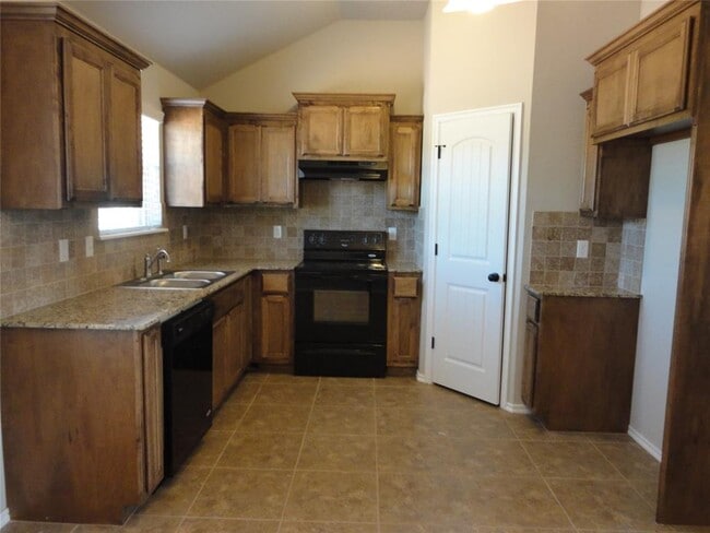 Building Photo - 5802 Clearwater Dr