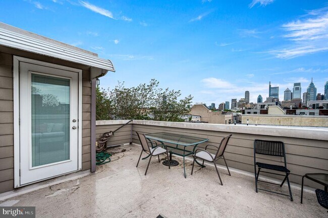 Building Photo - 1014 S Bouvier St