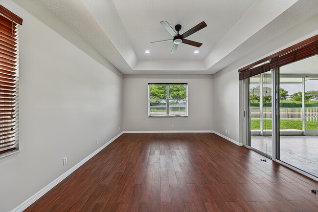 Building Photo - 12325 Cascades Pointe Dr