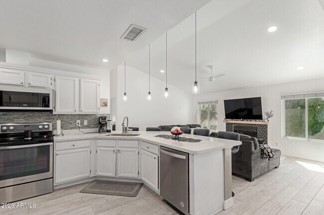 Building Photo - 1551 W Ironwood Dr