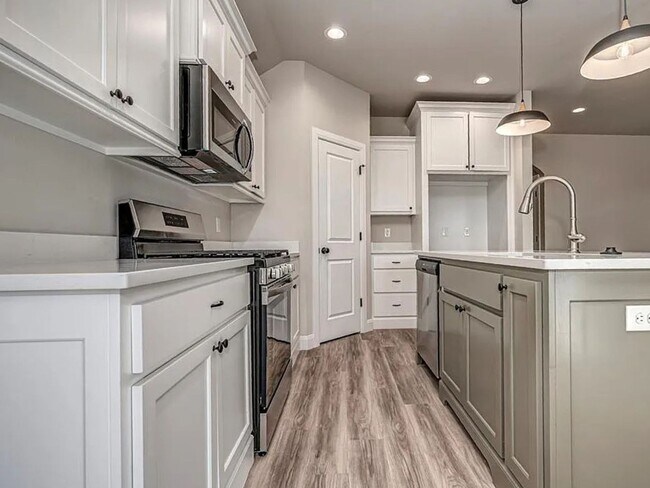 Building Photo - 4-Bed Home with Storm Shelter & 2-Car Garage in Mustang