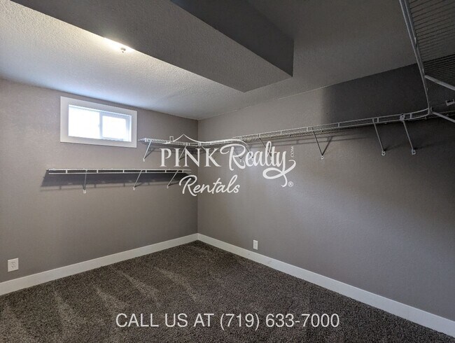 Building Photo - 2545 Lelaray St