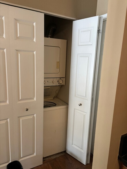 Building Photo - 6048 Chasewood Pkwy