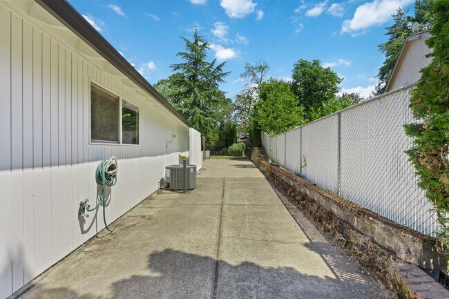 Building Photo - Stylish 3BR Beaverton Ranch w/ RV Parking & Hot Tub