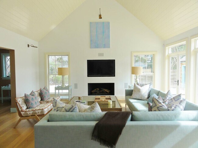 Building Photo - 75 Mill Hill Ln