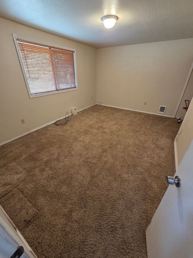 Building Photo - Tucked Away in Gig Harbor - 3 Bedroom + Bonus & Huge Yard. Available Now!