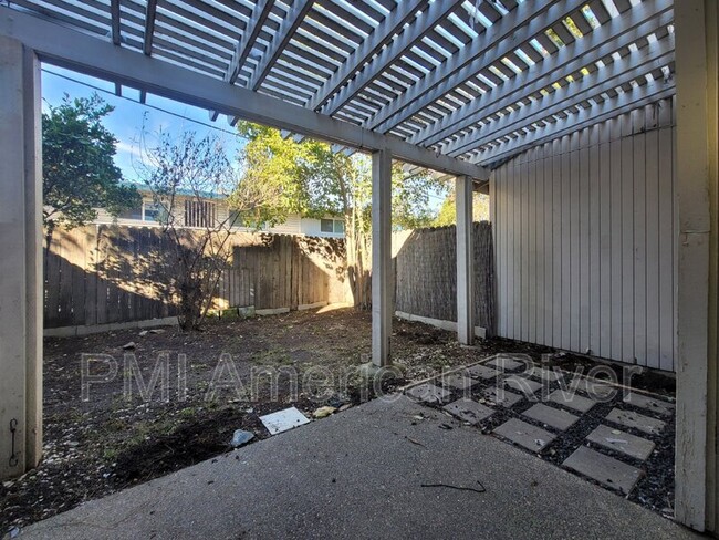 Building Photo - 1117 Bell St