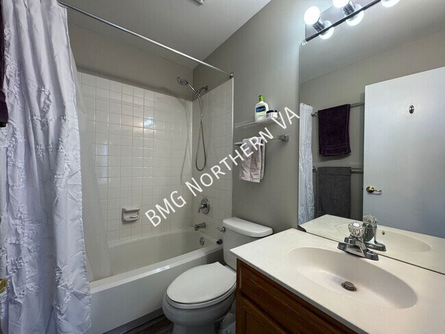 Building Photo - 301 Bridle Crest Square NE