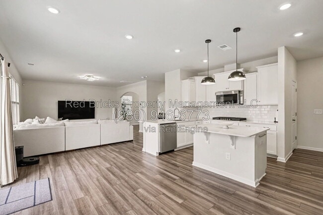 Building Photo - 16110 Winfield Hall Dr