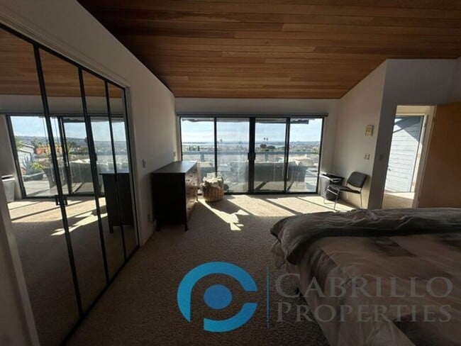 Building Photo - 2620 Deerpark Dr