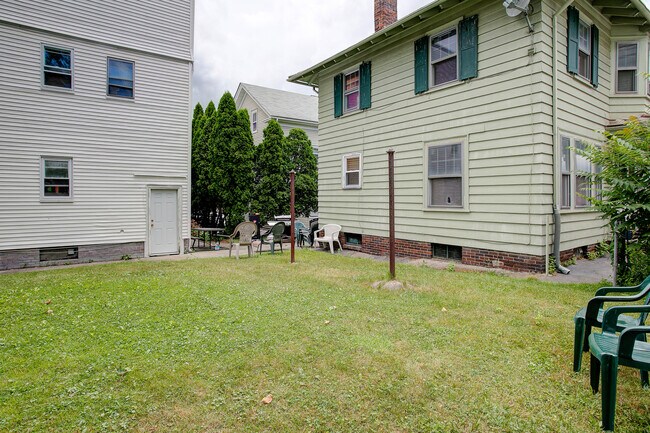 Building Photo - 123 Warren Ave