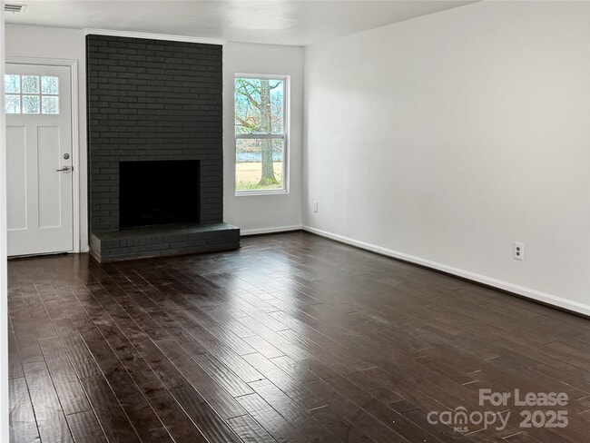 Building Photo - 8509 Golf Ridge Dr