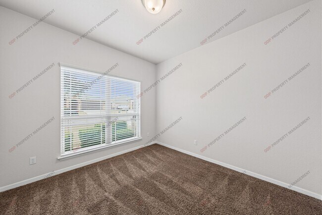 Building Photo - 418 Cross Dr.