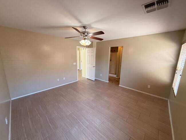 Building Photo - Updated 4x2 Buckeye Home *NO* Carpet & Downstairs Primary Bed!