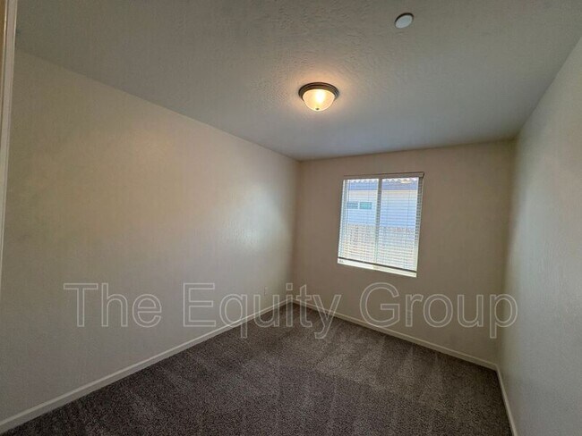 Building Photo - 918 W Sedona Ave