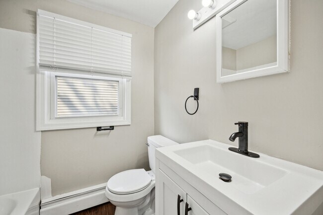 Building Photo - 1029 E Granet Ave