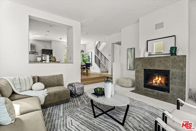 Building Photo - 13027 Bluff Creek Dr
