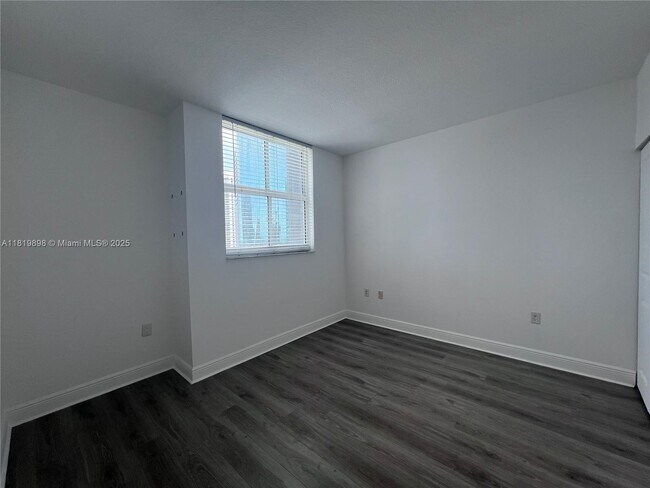 Building Photo - 1250 S Miami Ave