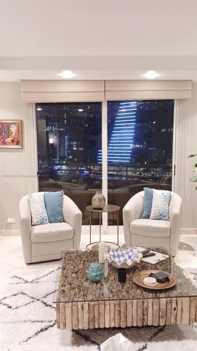Building Photo - 888 Brickell Key Dr