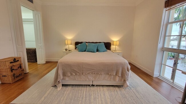 Building Photo - Luxury Apartment Right On The Beach In Lauderdale By The Sea!!! Seasonal rental