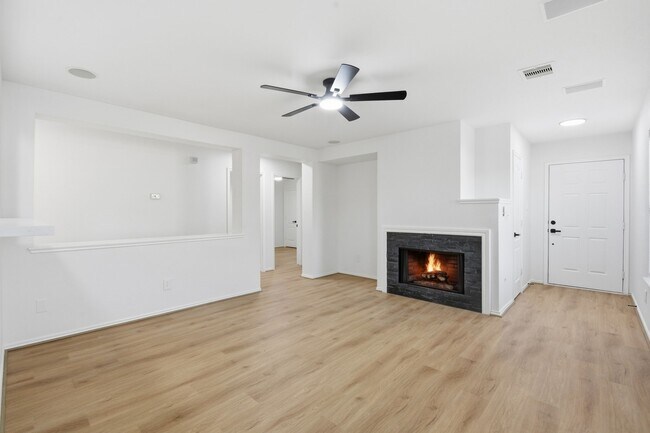 Building Photo - 20615 Moonrise River Ln