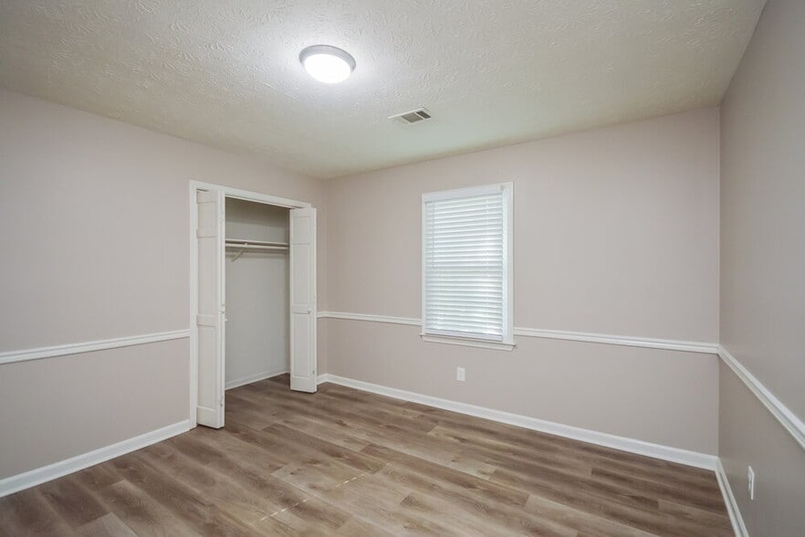Building Photo - 1407 Hillside Pl SE
