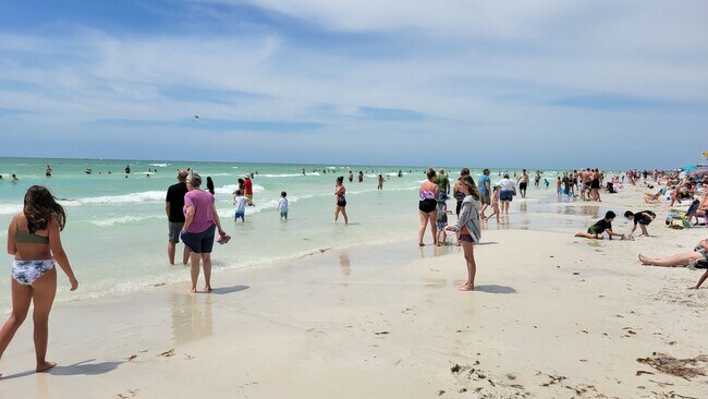 Building Photo - Annual UNfurnished Siesta Key Gulf front 2/2 condo with water views!