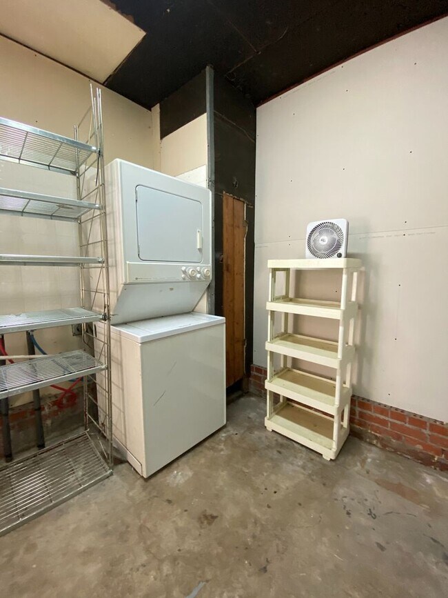 Building Photo - 3 Bedroom house near TU!!!
