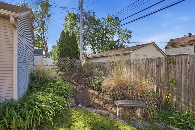 Building Photo - 1028 Colwick Dr