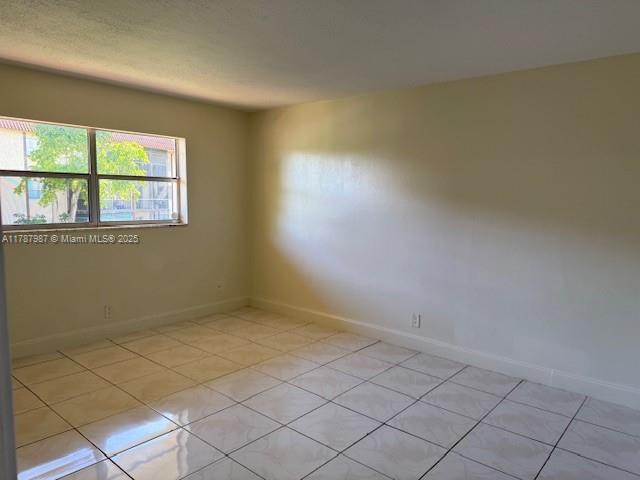 Building Photo - 6101 N Falls Cir Dr