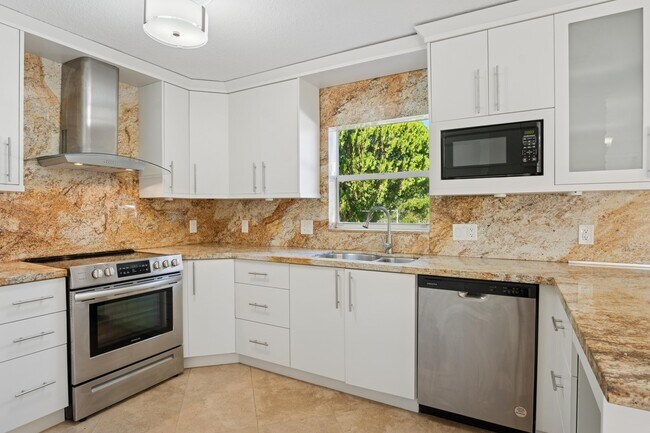 Building Photo - 4971 Ataman St