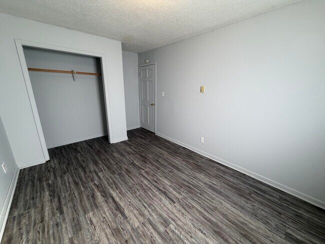 Building Photo - 1212 James-