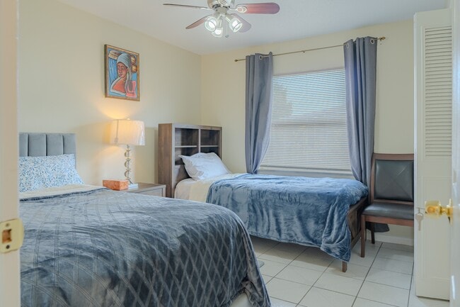 Building Photo - 6203 Tebbetts Dr