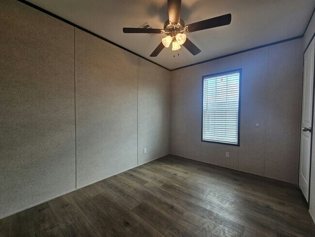 Building Photo - 1014 Myakka Dr