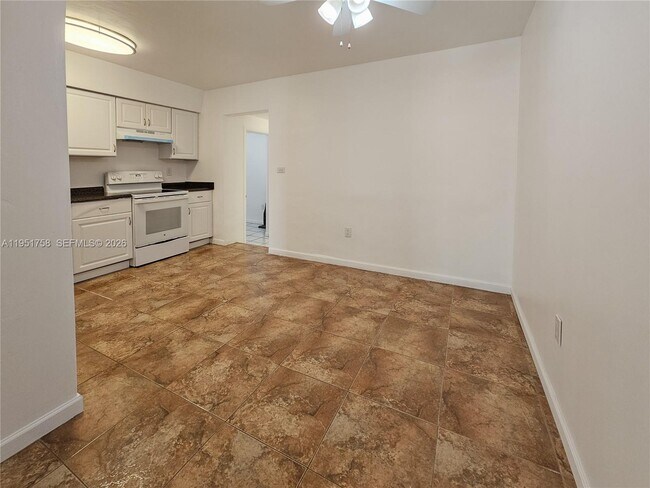 Building Photo - 201 SW 30th Ct