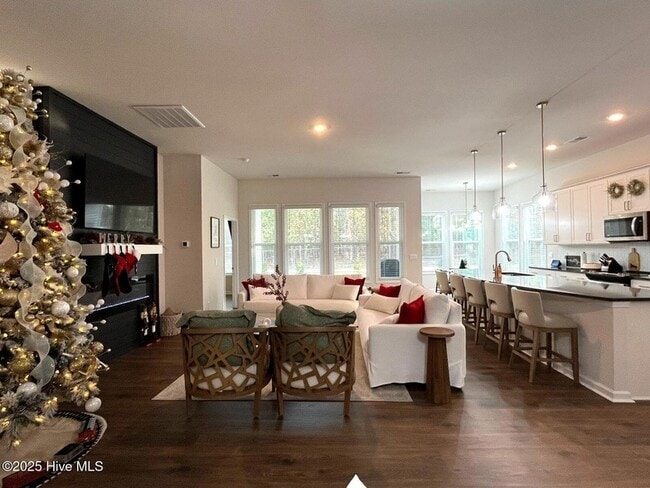 Building Photo - 742 Carnegie court