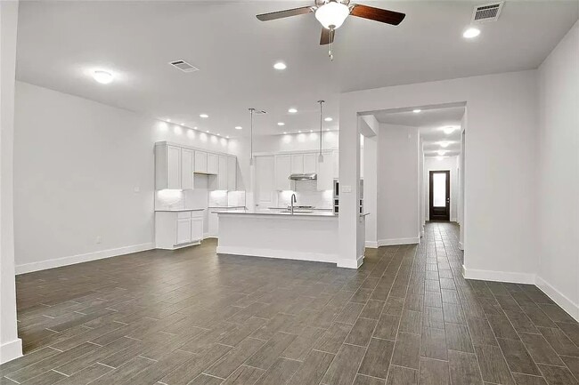 Building Photo - 200 Castlefields St