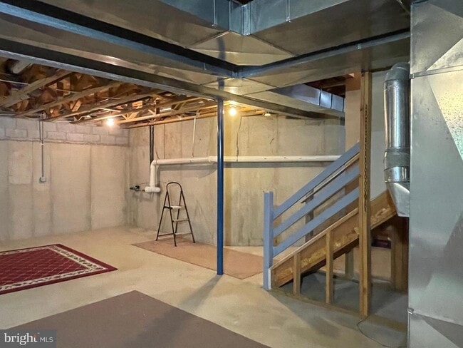 Building Photo - 821 Hinchley Run