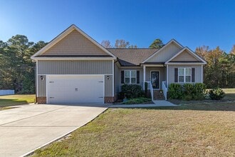 Building Photo - Immaculate 3 BR | 2 BA Ranch Home in Golds...