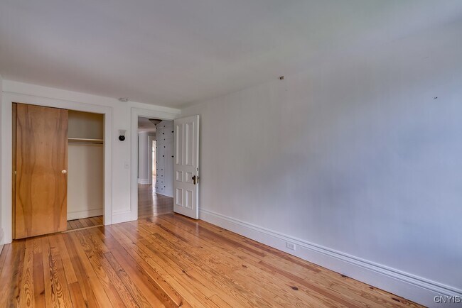 Building Photo - 160 Ten Eyck St