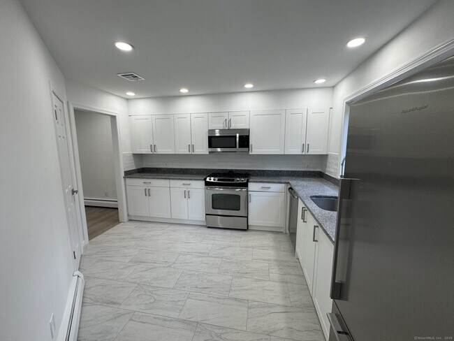 Building Photo - 4 Earls Ct