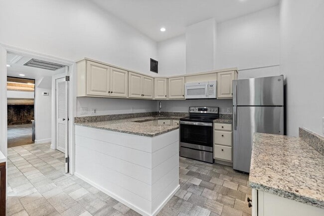 Building Photo - 62 Pound Ridge Rd