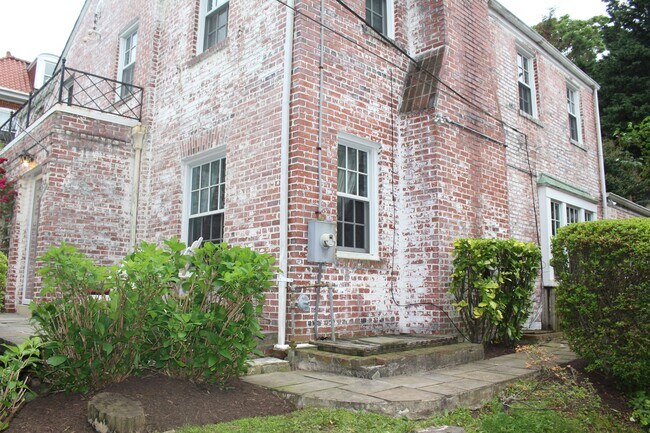 Building Photo - "Coming Soon" NW DC locale...3 level - 2/2.5 w/ off street parking  - 15 months only -