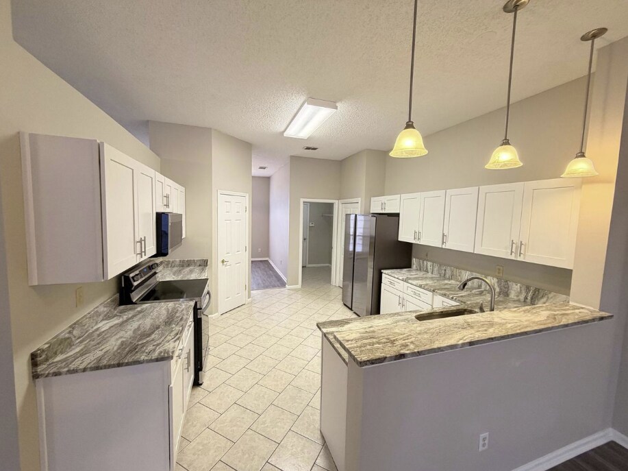 Building Photo - 1930 Hollington Dr