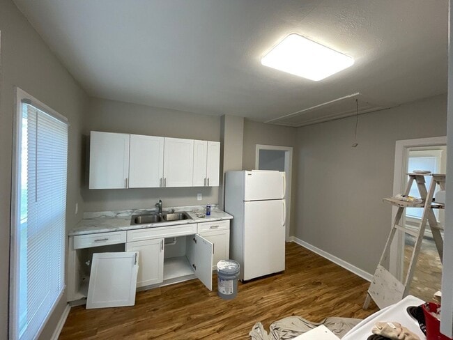 Building Photo - 3 Bedroom 1 Bathroom Home