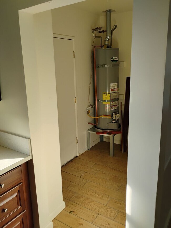 Building Photo - 18924-18934 Gault Street