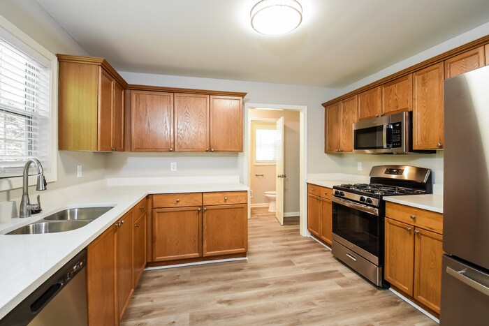 Building Photo - 113 Whispering Ct